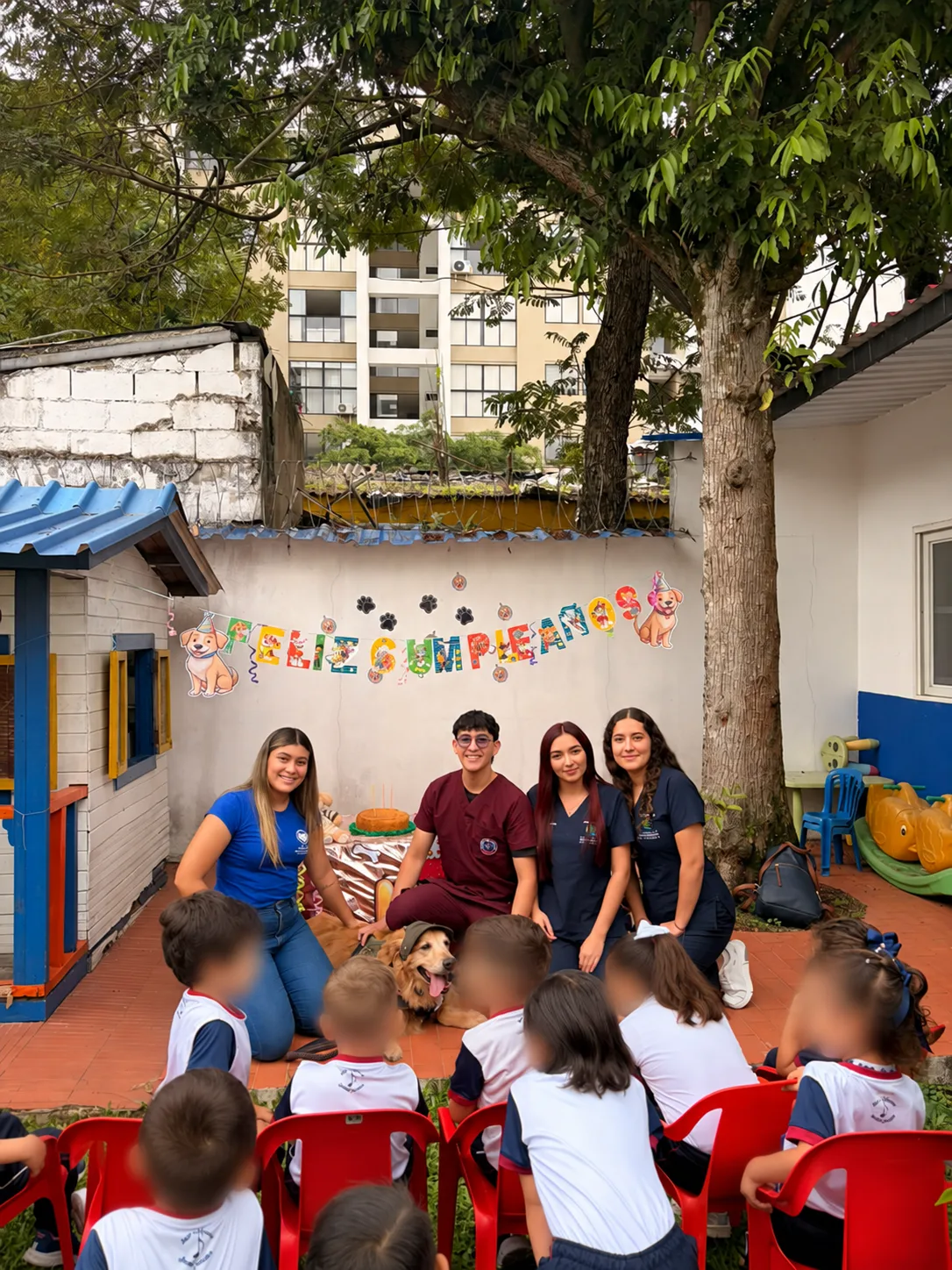 Equipo de Medifauna junto a niños durante una jornada comunitaria